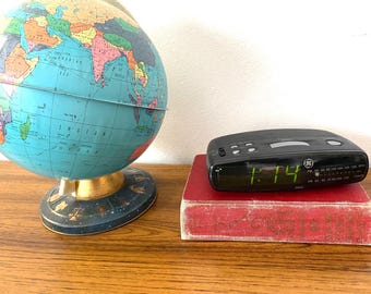 GE Vintage Digital Alarm Clock Radio - 1990s AM/FM Model  7-4835B