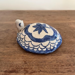 Vintage Blue and White Ceramic Turtle Decor 5 Inch – Coastal Sand Dollar Detail