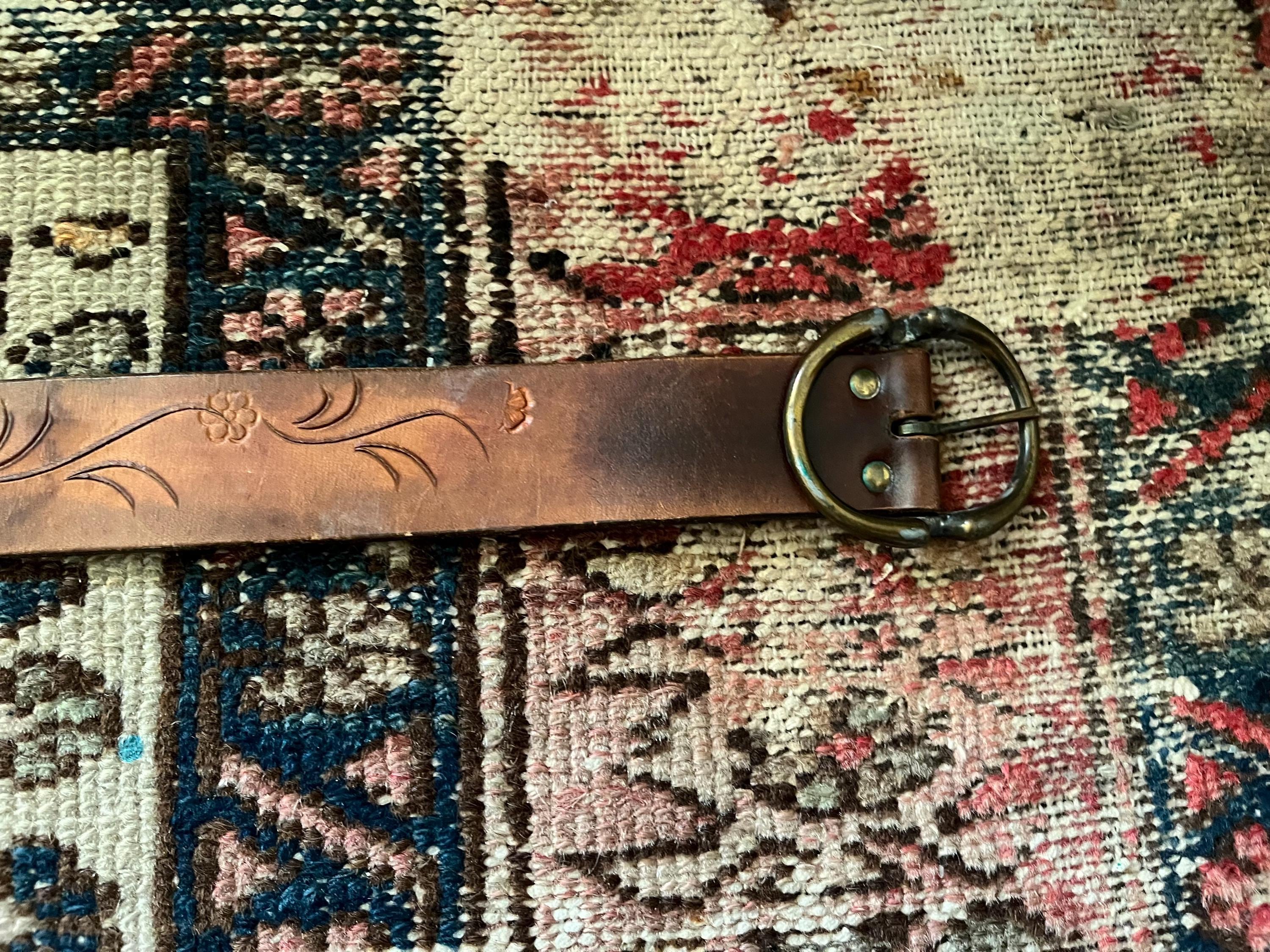 Vintage 70s Brown Leather Belt with Brass Buckle & Embossed floral 36 inch 1970s Tooled Leather Floral Belt-XS/S — La Poubelle Vintage main image 4