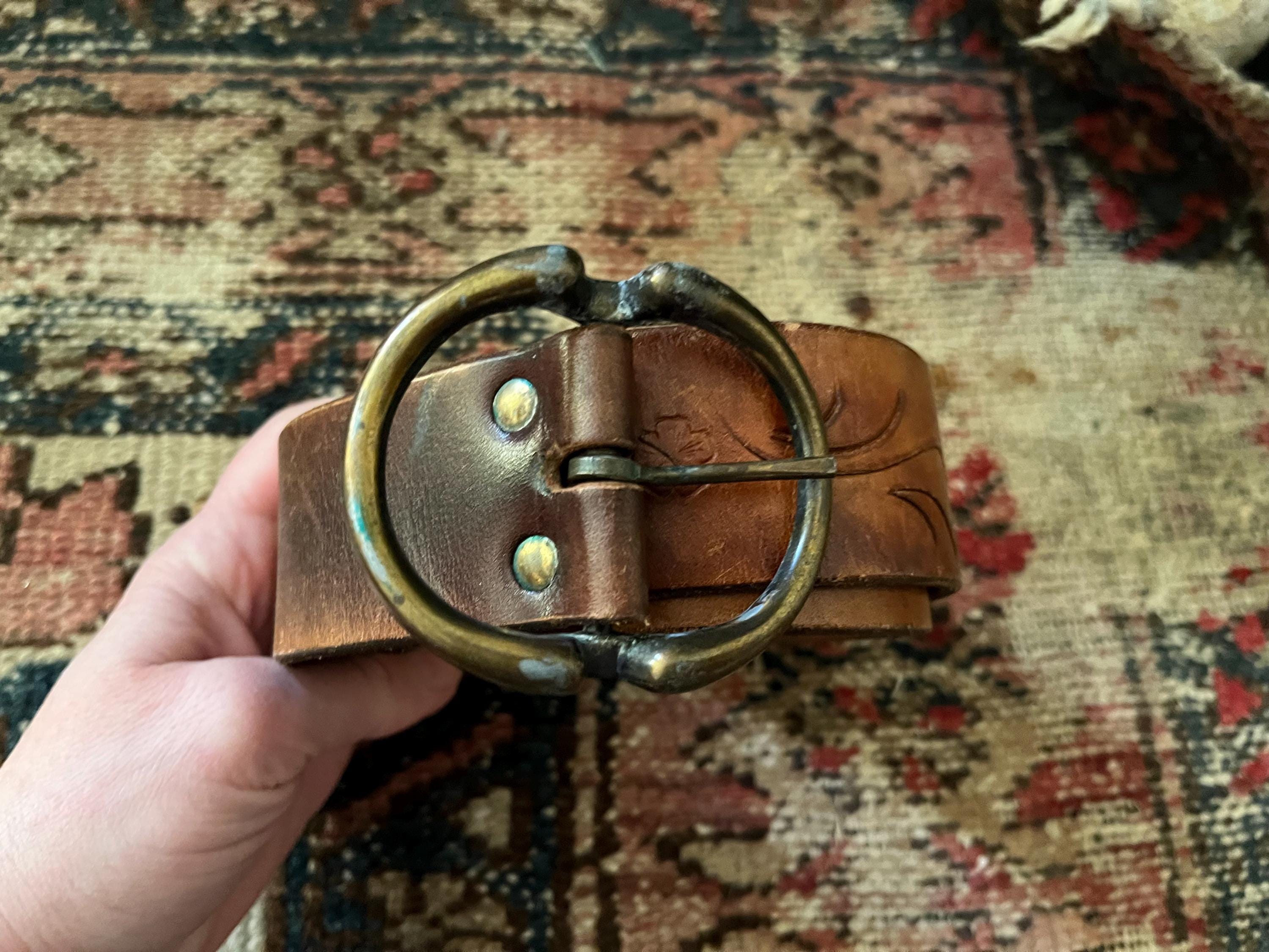 Vintage 1970s Tooled Leather Belt – Wide Brown Floral  display picture 2
