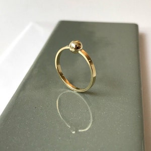 Gold sphere ring - 14K gold