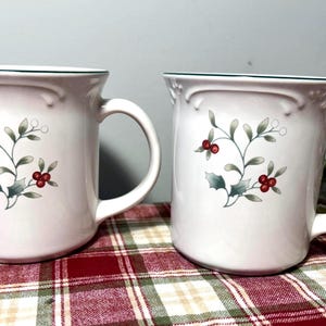 Pfaltzgraff Winterberry Mugs ~ Set of 2 Christmas Mugs ~ Made in USA Holiday Coffee Mugs