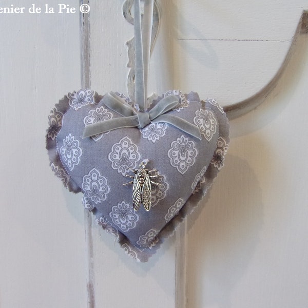 coeur en tissu à suspendre CIGALE #2 décoration de clé coton provençal gris ruban velours breloque coussin de porte PROVENCE French heart