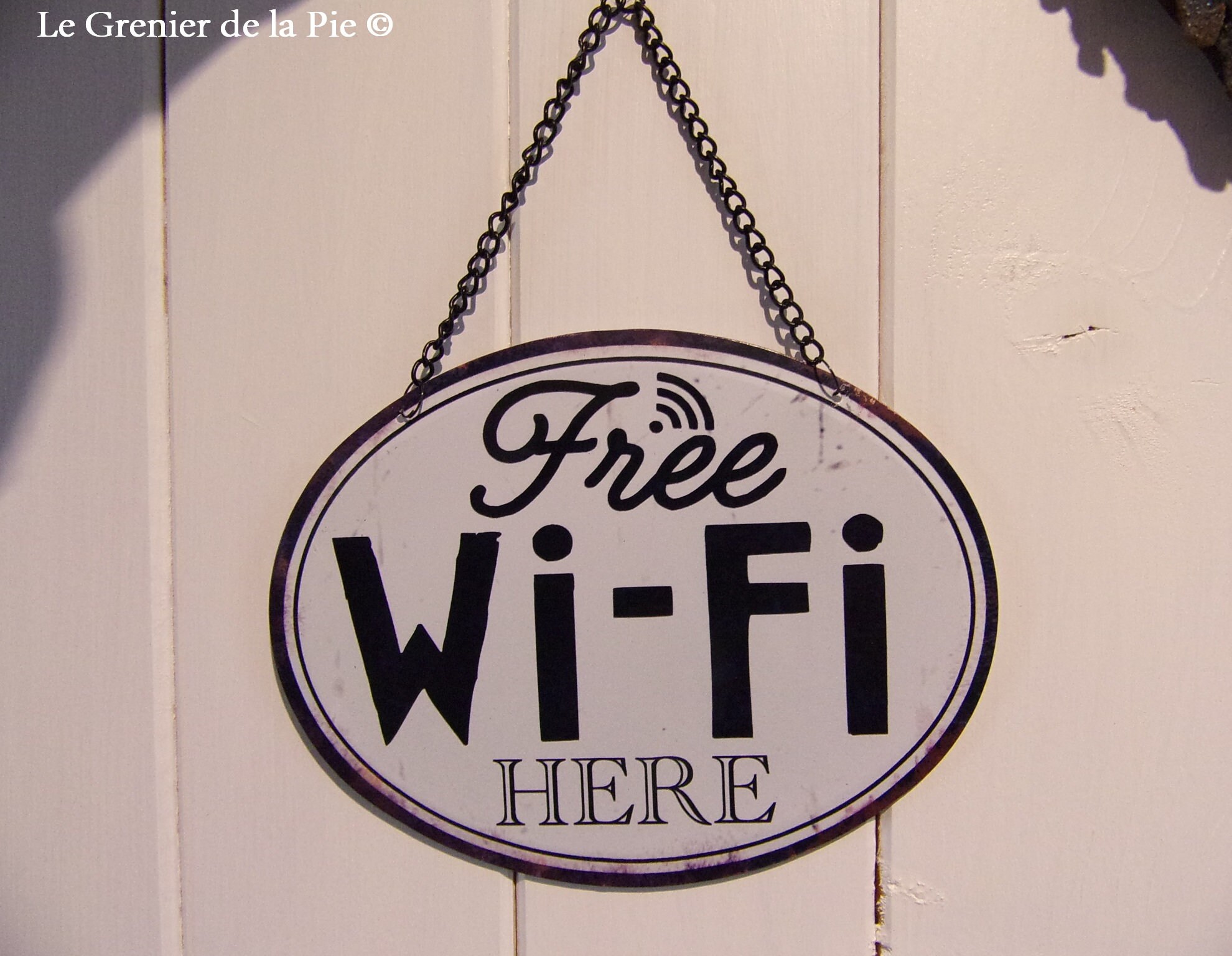 Plaque de Porte Ovale en Métal Free Wifi Here Décoration Murale Bar Restaurant Style Noir et Blanc V