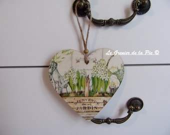 1 coeur en bois fait main à suspendre motif fleurs jacinthes blanches décoration de porte clé meuble shabby chic 10cm handmade hanging heart