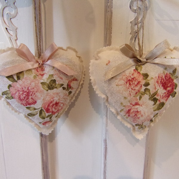 1 coeur en tissu à suspendre roses anciennes décoration de clé coton motif fleur avec ruban style shabby chic vintage French hanging heart