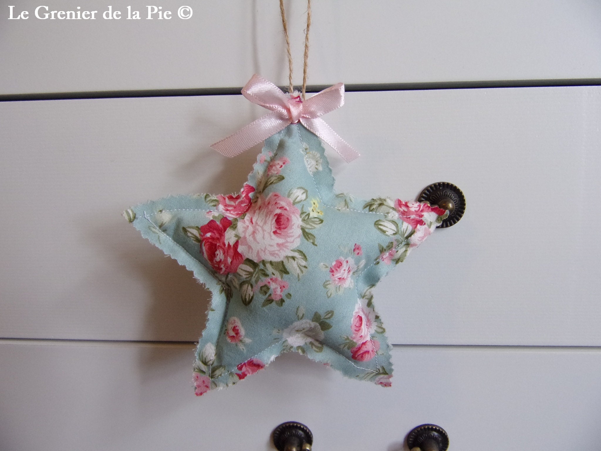 Etoile en Tissu Vert Pastel à Suspendre Décoration de Clé Coton Imprimé Fleurs Roses Ruban Satin Sty