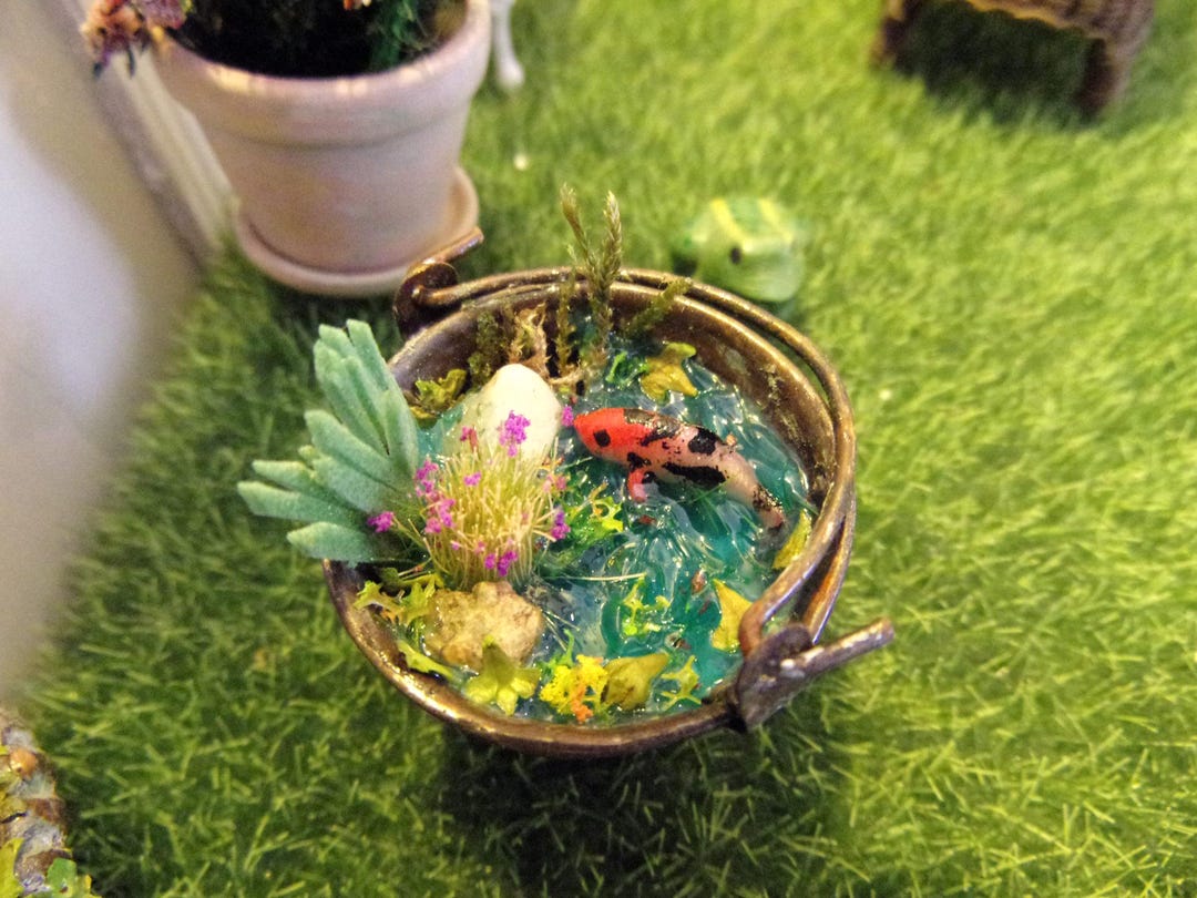 Miniature Bucket Koi Fish Pond With Vegetation Dollhouse Decoration 1: ...