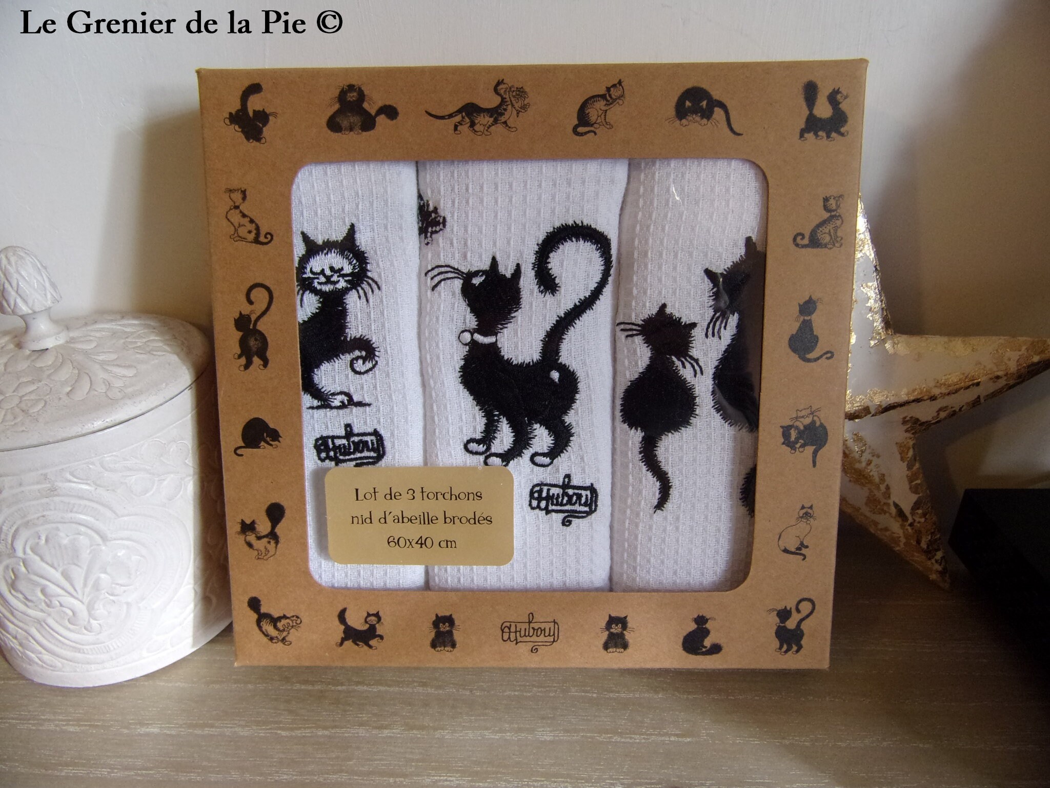 Coffret Cadeau de 3 Torchons Cuisine Brodés Décoration Les Chats Noirs Dubout en Coton Blanc Nid d'a