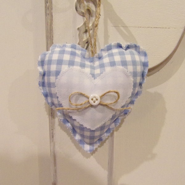 décoration coeur à suspendre carreaux petit vichy bleu coussin de porte en coton et jute 11cm style campagne French gingham heart