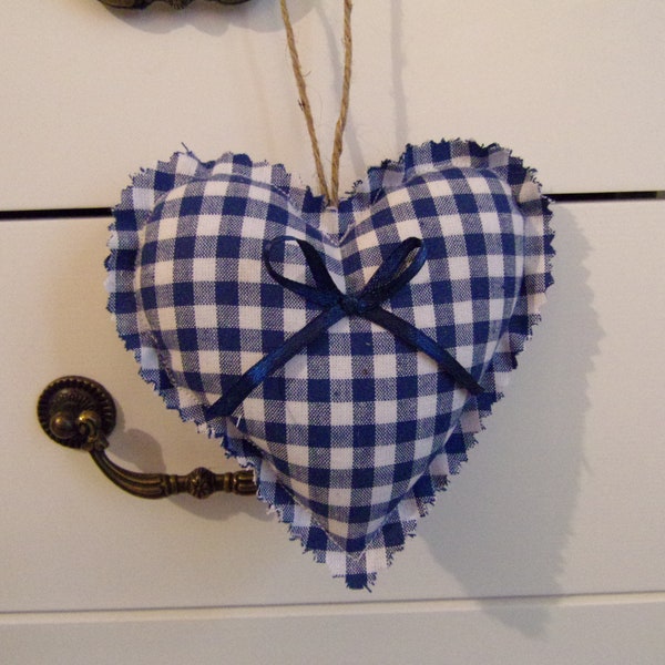 coeur à suspendre en tissu à carreaux vichy bleu foncé noeud satin coussin de porte 11.5cm décoration style campagne French gingham heart