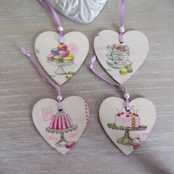 2 petits coeurs en bois fait main décorations à suspendre motif gâteau pâtisserie macaron shabby chic 6cm handmade French hanging hearts