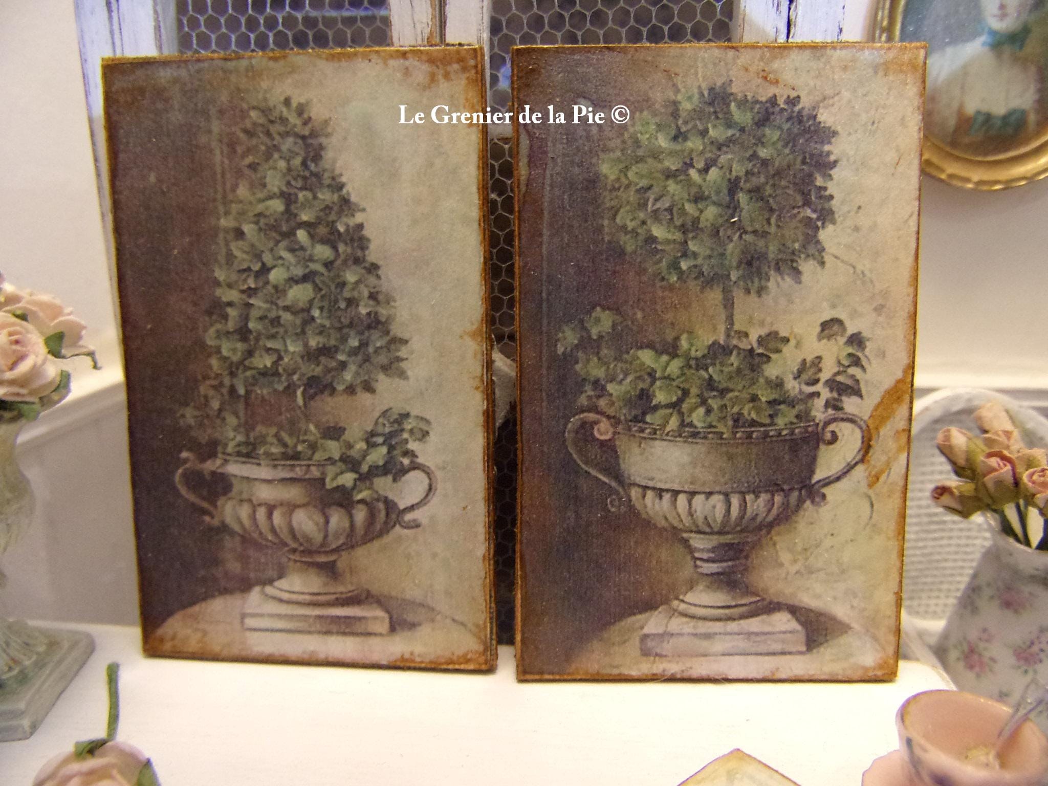 1 miniature sign Medici vase topiary ivy wooden plaque for dolls house 1:12 scale Italian garden shrub dollhouse sign
