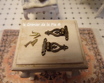 2 miniatuur antieke metalen pijlpunt scharnieren met spijkers voor poppenhuismeubeldeur 1:12 schaal poppenhuis scharnieren