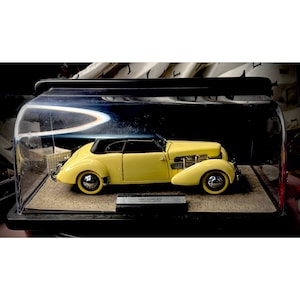 1937 Cord 1:24 Franklin Mint Diecast Car In Display Case Automobile Model Vintage With Tag Created in 1989 Limited Edition Model Car Collect
