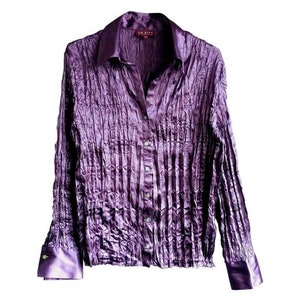 90&#39; La City vintage women&#39;s shirt long sleeve in purple crinkled satin V-neck Size 3 40/42 L
