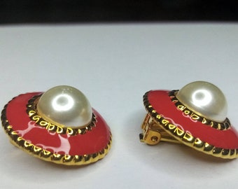 Vintage 80' boucles d'oreilles clip rondes en métal doré émail rouge et perle au centre
