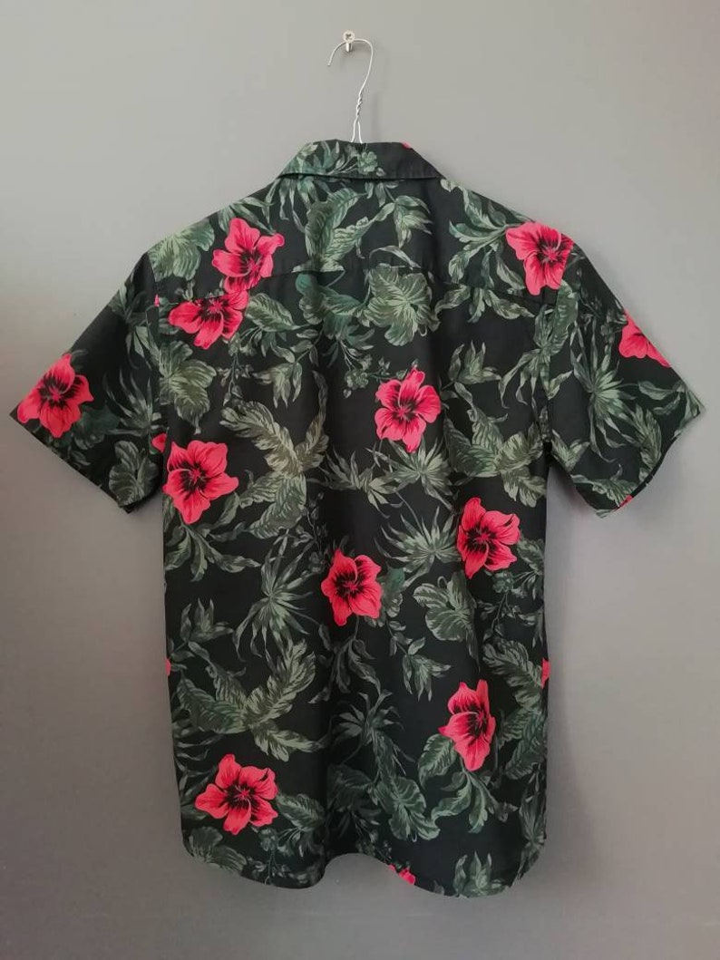 short sleeve T XS vintage Hawaiian shirt in black cotton printed tropical flower red and green foliage 90/' American eagle outfitters