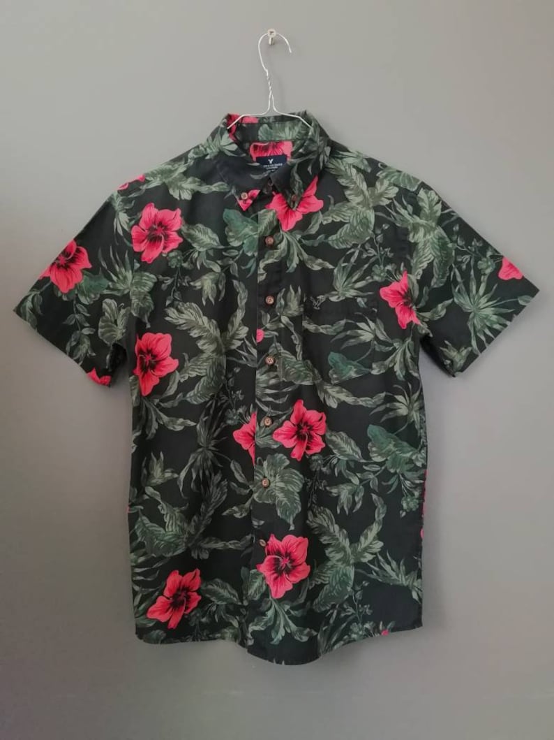 short sleeve T XS vintage Hawaiian shirt in black cotton printed tropical flower red and green foliage 90/' American eagle outfitters
