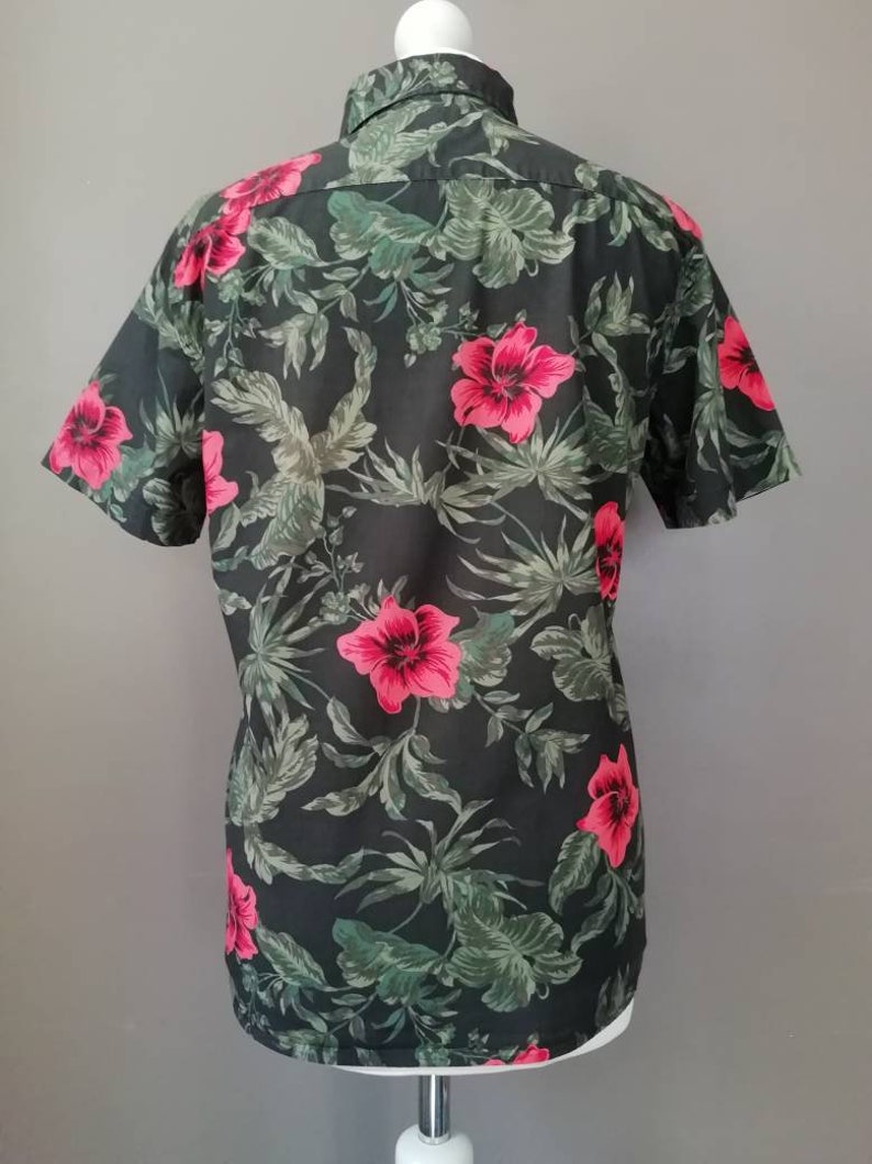short sleeve T XS vintage Hawaiian shirt in black cotton printed tropical flower red and green foliage 90/' American eagle outfitters