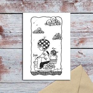 Könnte beinhalten: Schwarz-weiß-Zeichnung eines Menschen mit einem karierten Helm, der einen Roller mit einem kleinen Vogel als Beifahrer fährt. Der Roller hat einen Korb hinten. Der Hintergrund ist ein einfacher Himmel mit Wolken.