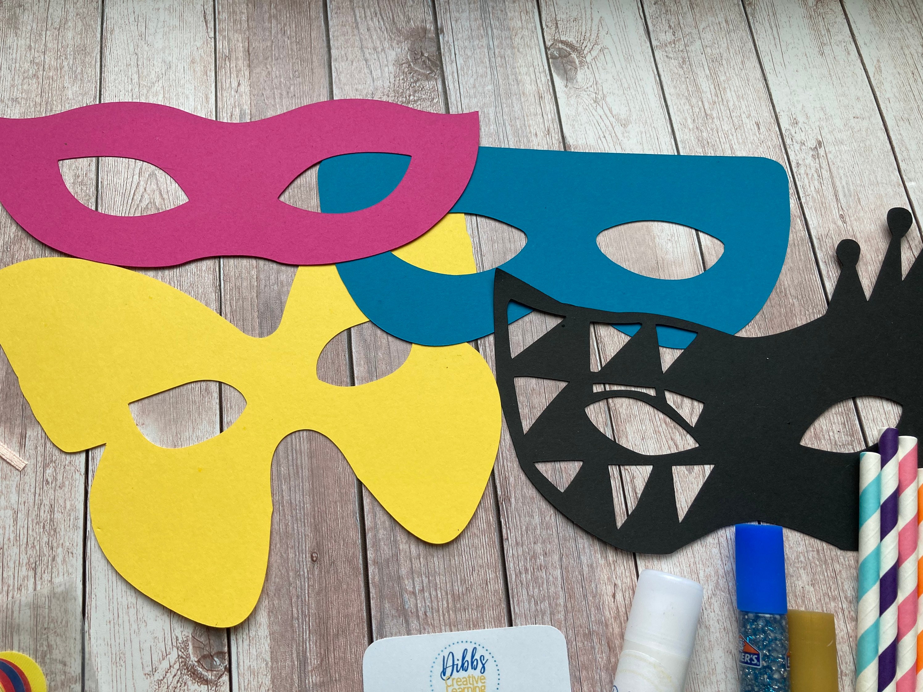 How to Make a Paper Plate Mardi Gras Mask – About Family Crafts