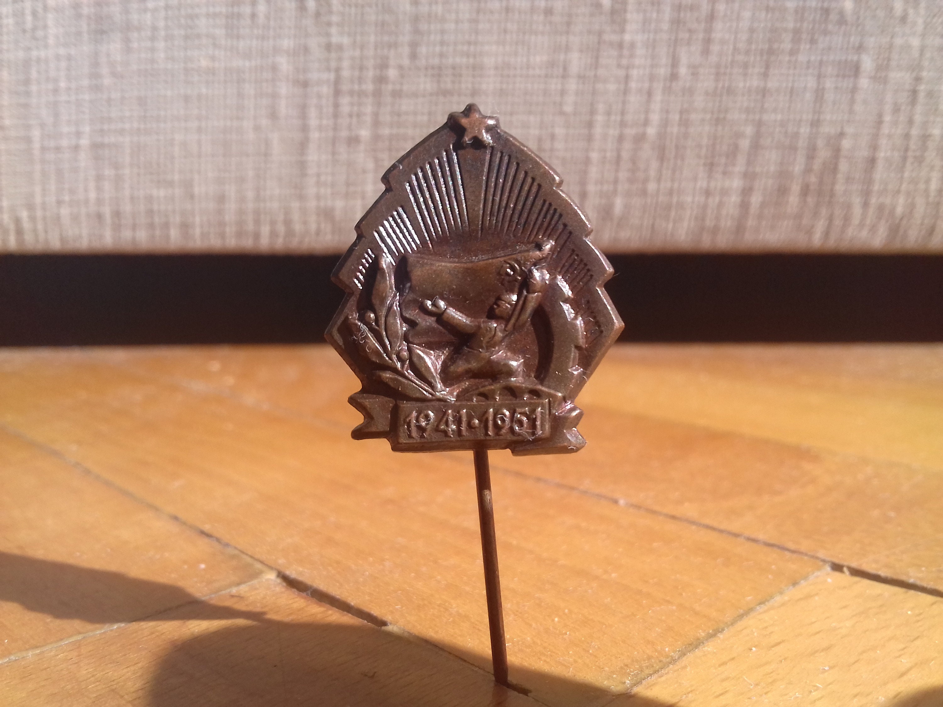 Vintage pin badge Yugoslav army Partisans WWII Resistance 1941-1951 memorial