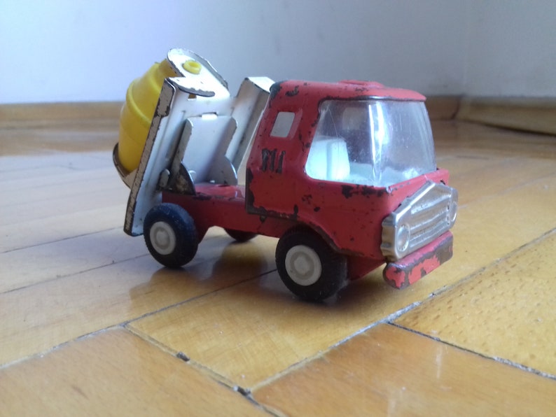 Vintage Plastic Metal Red /& Yellow Cement Concrete Mixer Truck Made in Japan