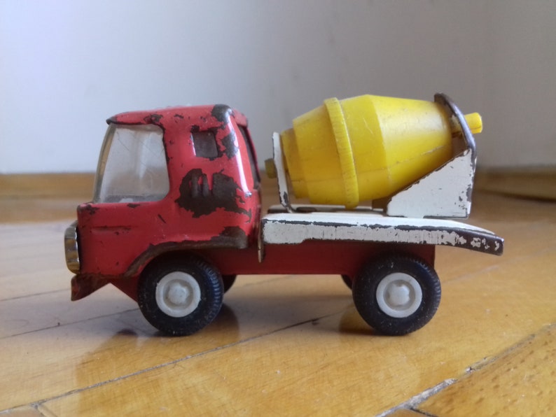 Vintage Plastic Metal Red /& Yellow Cement Concrete Mixer Truck Made in Japan