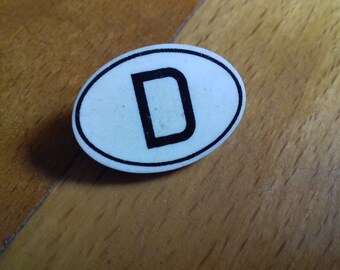 Vintage plastic pin badge D Germany Deutschland