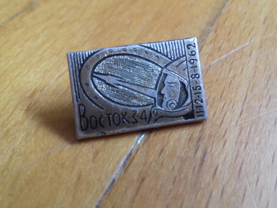 Vintage badge pin Soviet space program  Spaceship… - image 3