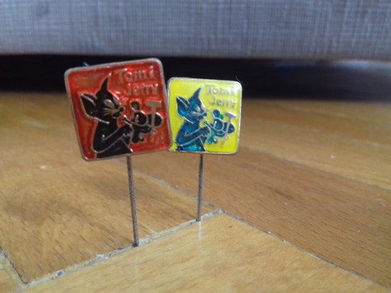 Set of 2 vintage pin badge Tom and Jerry - image 2