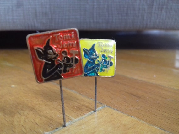 Set of 2 vintage pin badge Tom and Jerry - image 1