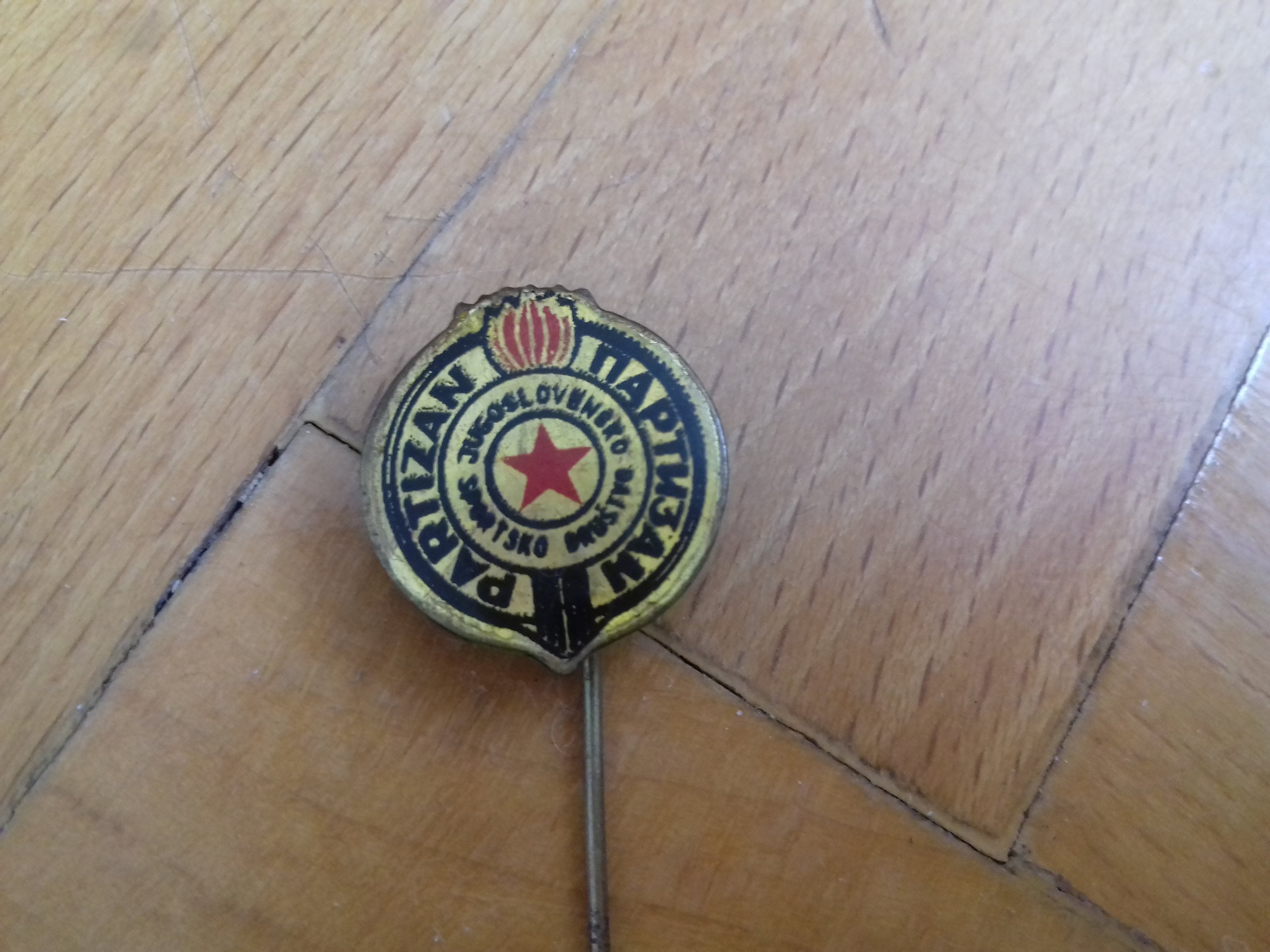 FK RADNICKI Pirot (Serbia) Yugoslavia football club, vintage pin, Badge !