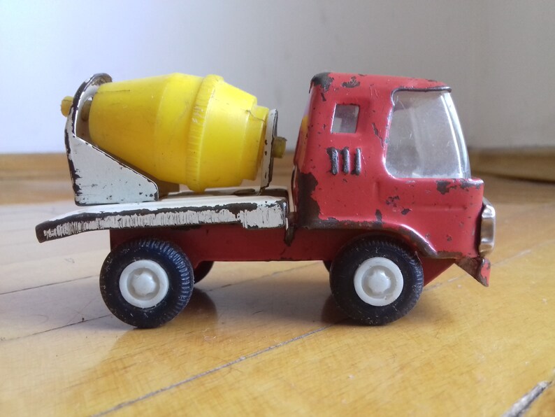 Vintage Plastic Metal Red /& Yellow Cement Concrete Mixer Truck Made in Japan