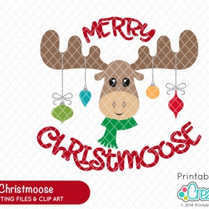Może przedstawiać: Czerwono-biały renifer świąteczny z napisem "Merry Christmoose" i ozdobami wiszącymi na jego rogach.
