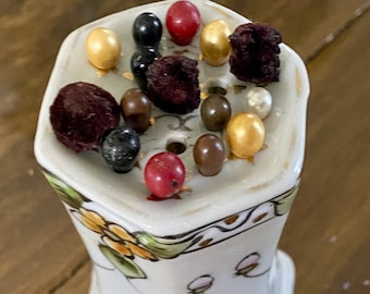 Vintage Har Pin Holder/Porcelain Made in Japan/Vintage Hat Pins/Women‘S Accessories/1960’s Ladies Hats