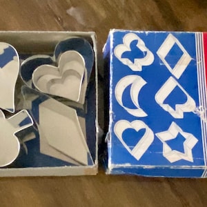 Vintage Cake and Sandwich Cutters/Metal Cookie Cutters/Vintage Kitchenware