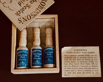Robinson Cosmetic Co. Set of 3 Sachets 1940’s Miniature Whiskey Bottles