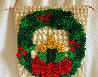 Wall Hanging - Latch Hook Christmas Wreath - Retro/Vintage