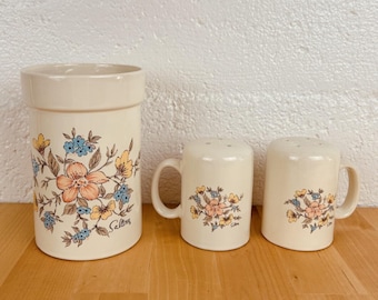 Juego de salero y pimentero de cerámica vintage Himark Saltera con diseño floral.