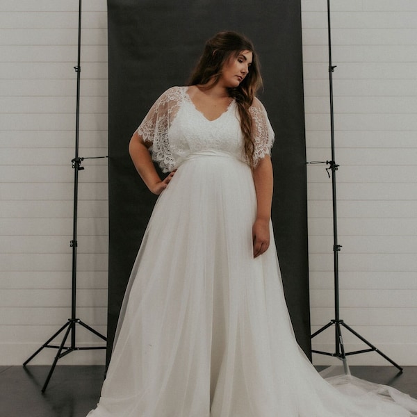 Ivory Lace and Tulle Boho Wedding Dress with Sleeves