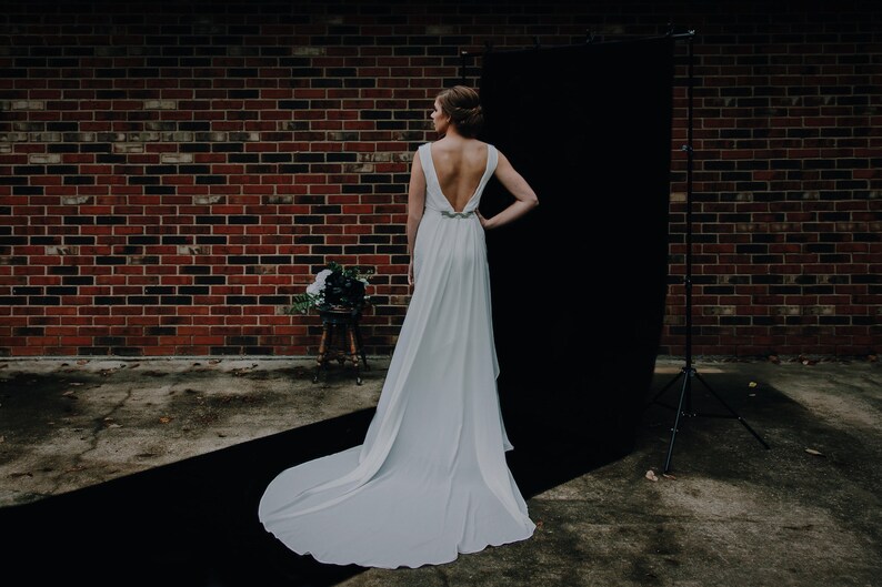 Elegant Wedding Dress with Detachable Train image 4