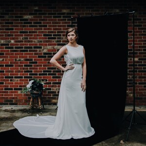 Elegant Wedding Dress with Detachable Train image 3