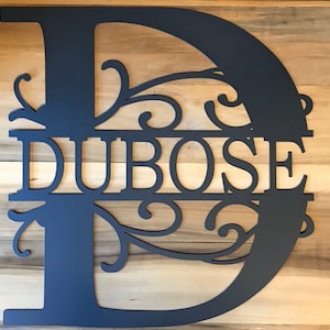 15 pulgadas personalizado apellido signo de metal / swirl metal sign / regalo de boda / colgador de puerta de letra dividida monograma-signo de nombre de fantasía / decoración del porche
