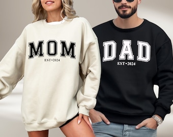 Mom and Dad Sweatshirt Mom and Dad Matching Shirts Dad Sweat Pregnancy Reveal Sweatshirt Mom to be Dad to be Newly Mom Sweatshirt