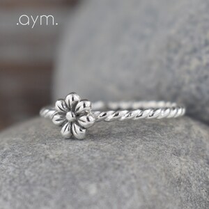 sterling silver daisy flower ring