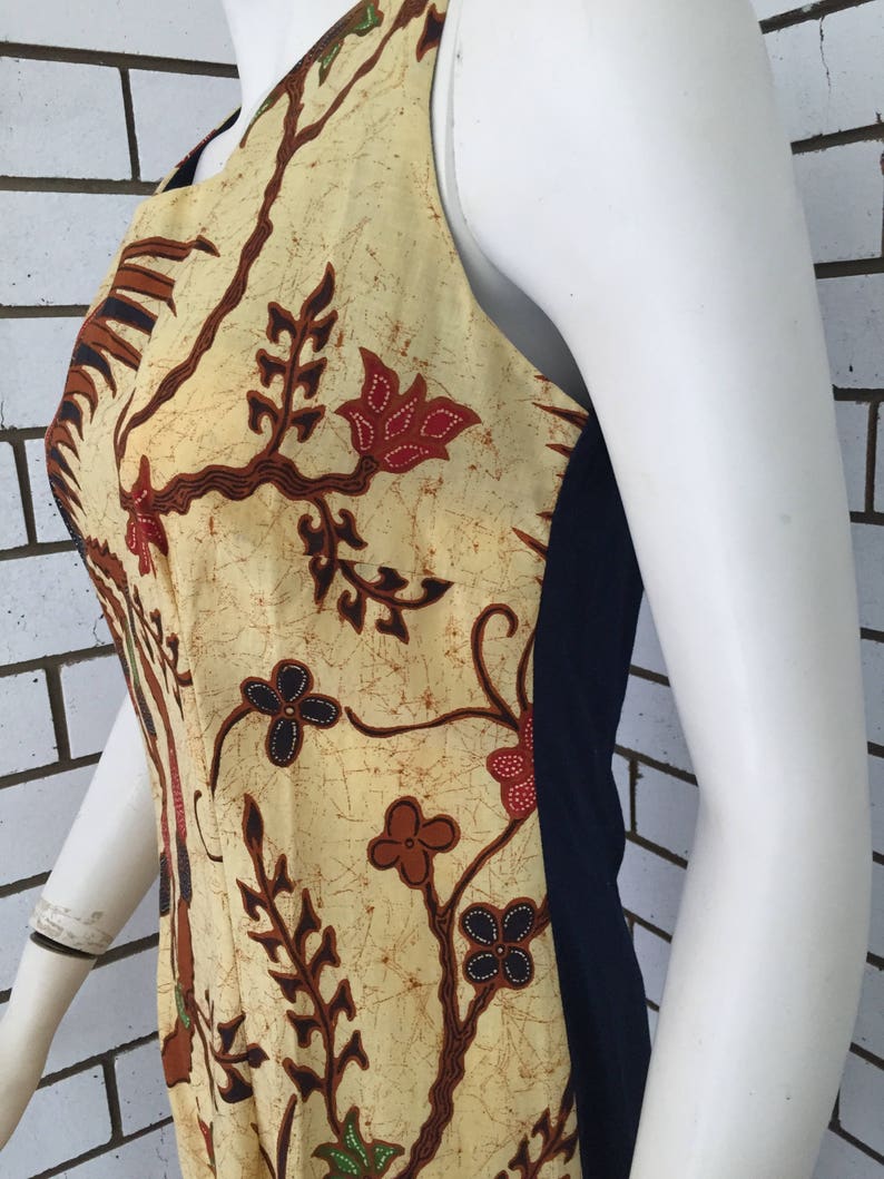 Stunning Summer Sleeveless Shift Dress in a Wildlife Balinese Print