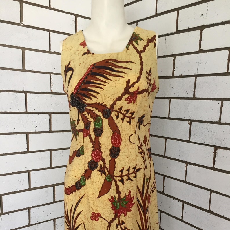 Stunning Summer Sleeveless Shift Dress in a Wildlife Balinese Print