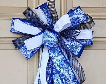 Chinoiserie Blue and Wreath Bow Large